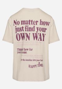 Born2be - Jasnobeżowy Bawełniany T-shirt Oversize Fillaria. Okazja: na co dzień. Kolor: beżowy. Materiał: bawełna. Wzór: aplikacja. Styl: klasyczny, casual #4