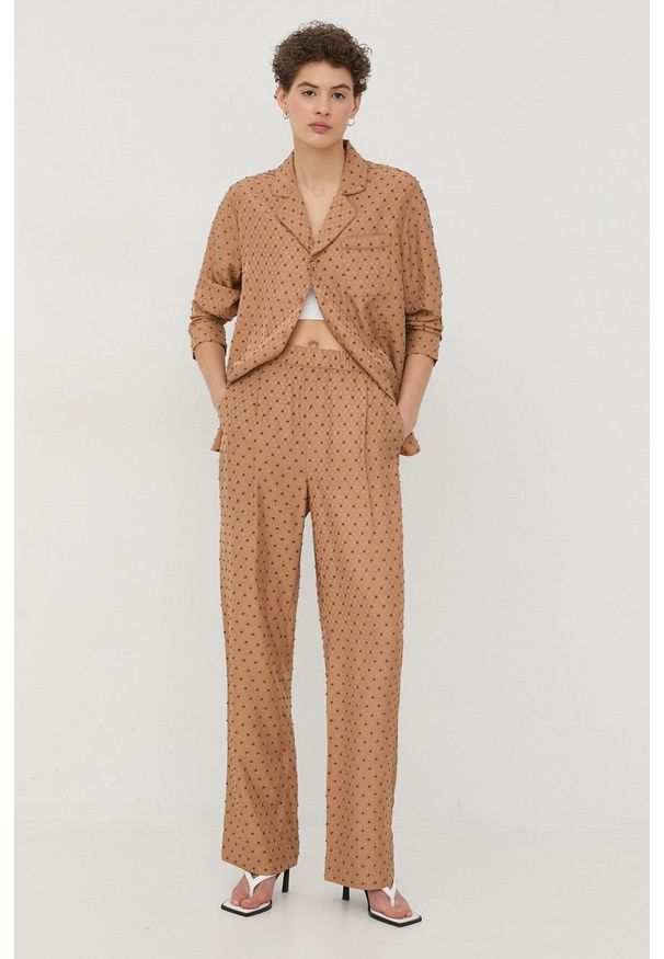 Bruuns Bazaar spodnie damskie kolor beżowy szerokie high waist. Stan: podwyższony. Kolor: beżowy. Materiał: tkanina