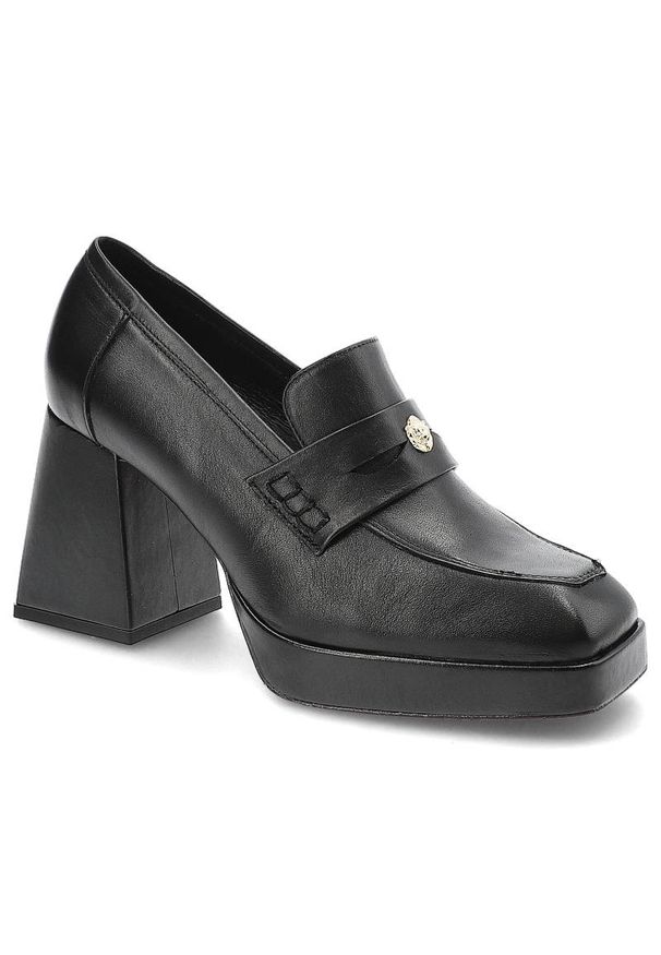 Czarne Półbuty Karino Eleganckie Skórzane Buty Na Obcasie. Okazja: na spotkanie biznesowe, na randkę. Zapięcie: bez zapięcia. Kolor: czarny. Szerokość cholewki: normalna. Wzór: aplikacja. Materiał: skóra. Obcas: na obcasie. Styl: elegancki. Wysokość obcasa: średni