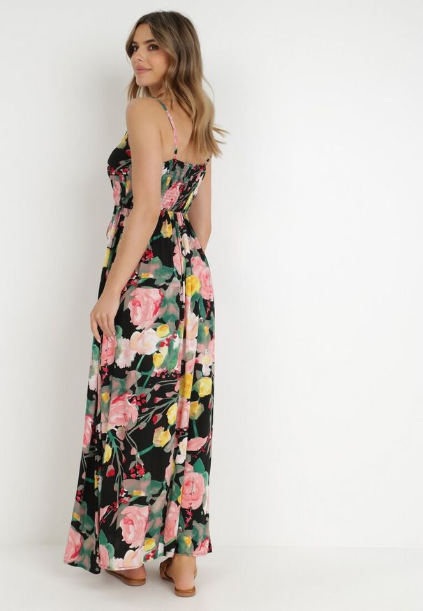 Born2be - Czarna Sukienka Caeede. Kolor: czarny. Długość rękawa: na ramiączkach. Wzór: aplikacja, kolorowy. Sezon: lato. Typ sukienki: kopertowe. Styl: wizytowy. Długość: maxi