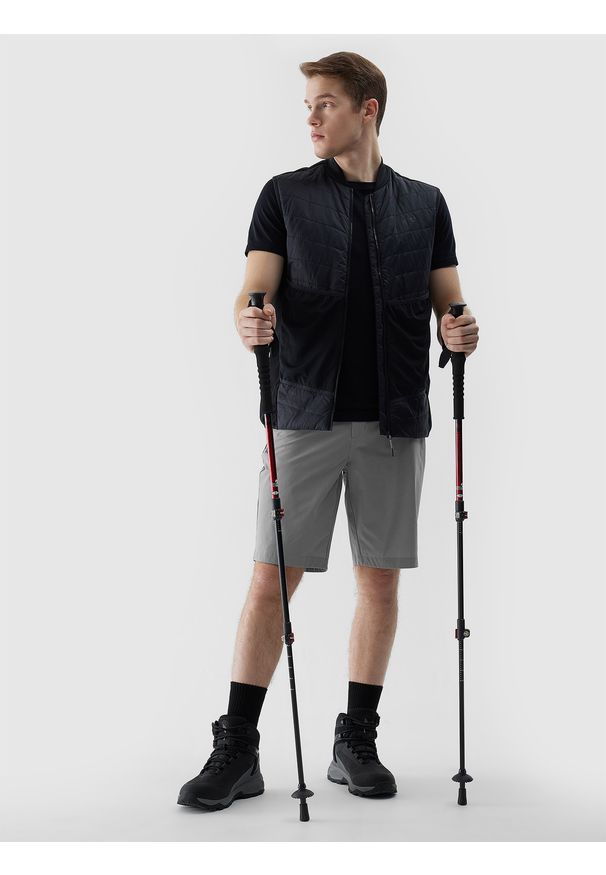 4f - 4F Bezrękawnik do biegania w terenie z wypełnieniem Primaloft Black Eco męski - czarny XXL. Typ kołnierza: kołnierzyk stójkowy. Kolor: czarny. Materiał: dzianina, materiał, tkanina, poliester. Długość rękawa: bez rękawów. Technologia: Primaloft. Długość: długie. Wzór: gładki. Sport: bieganie, fitness