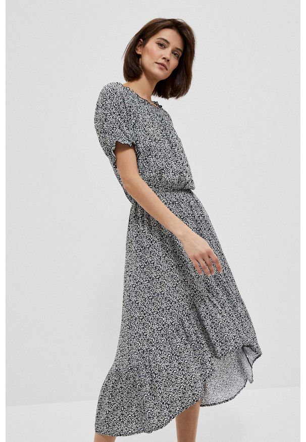 MOODO - Wzorzysta sukienka z wiskozy. Okazja: na plażę, na co dzień. Materiał: wiskoza. Typ sukienki: z odkrytymi ramionami. Styl: boho, casual