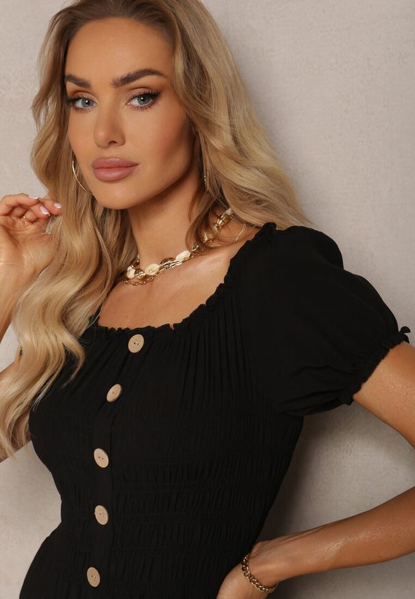 Renee - Czarna Rozkloszowana Sukienka Maxi z Hiszpańskim Dekoltem Kailra. Okazja: na co dzień, na imprezę. Typ kołnierza: dekolt hiszpanka. Kolor: czarny. Długość rękawa: krótki rękaw. Sezon: lato, wiosna. Styl: klasyczny, elegancki, casual. Długość: maxi