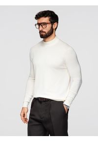 Ombre Clothing - Męski dzianinowy półgolf z wiskozą – kremowy V4 - Rozmiar: XL. Okazja: na co dzień. Kolor: kremowy. Materiał: wiskoza, dzianina. Wzór: gładki, jednolity. Styl: klasyczny, casual, elegancki