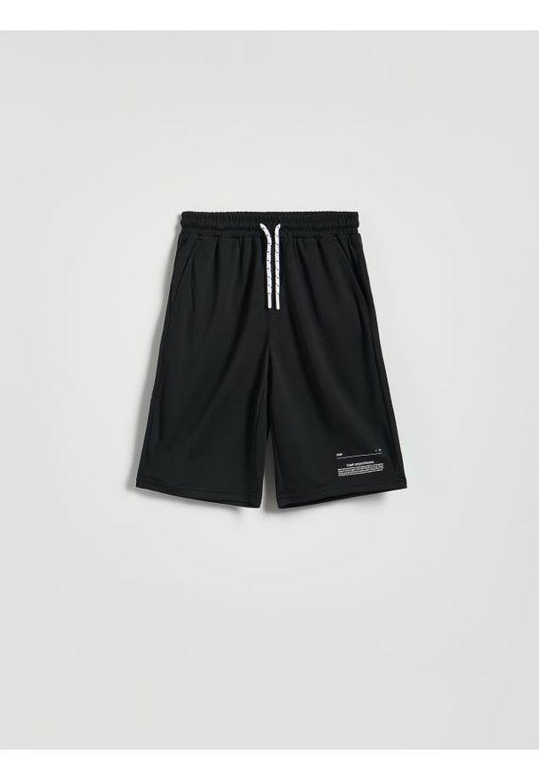 Reserved - Sportowe szorty - czarny. Kolor: czarny. Materiał: dzianina. Styl: sportowy