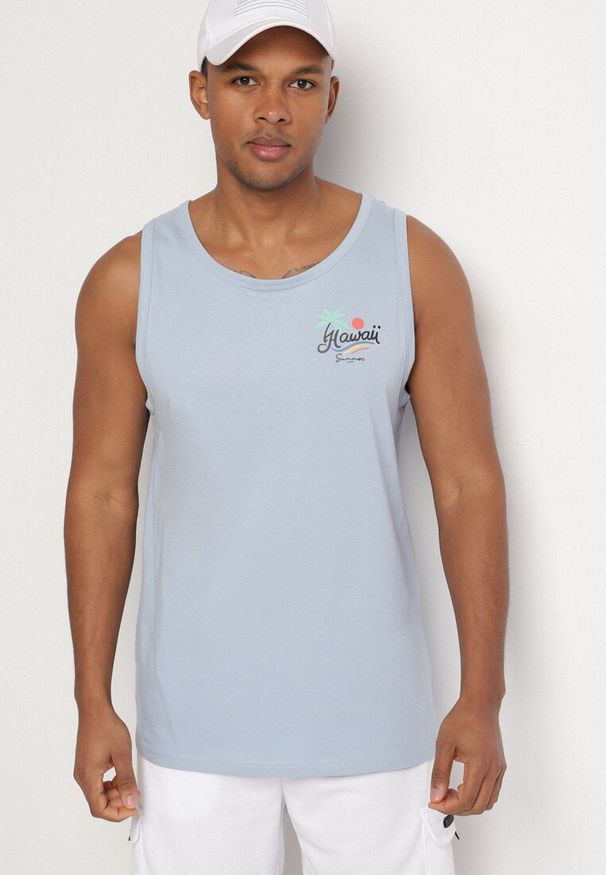 Born2be - Jasnoniebieska Koszulka Tank Top z Bawełny z Nadrukiem Voanna. Kolor: niebieski. Materiał: bawełna. Wzór: nadruk