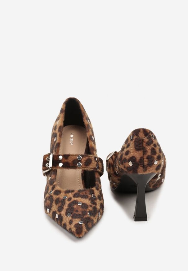 Born2be - Panterkowe Czółenka na Szpilce Vices ze Skórzaną Wkładką Paskiem i Nitami Nalizelle. Okazja: na co dzień. Zapięcie: pasek. Materiał: skóra. Obcas: na szpilce. Styl: rockowy, elegancki, casual. Wysokość obcasa: średni