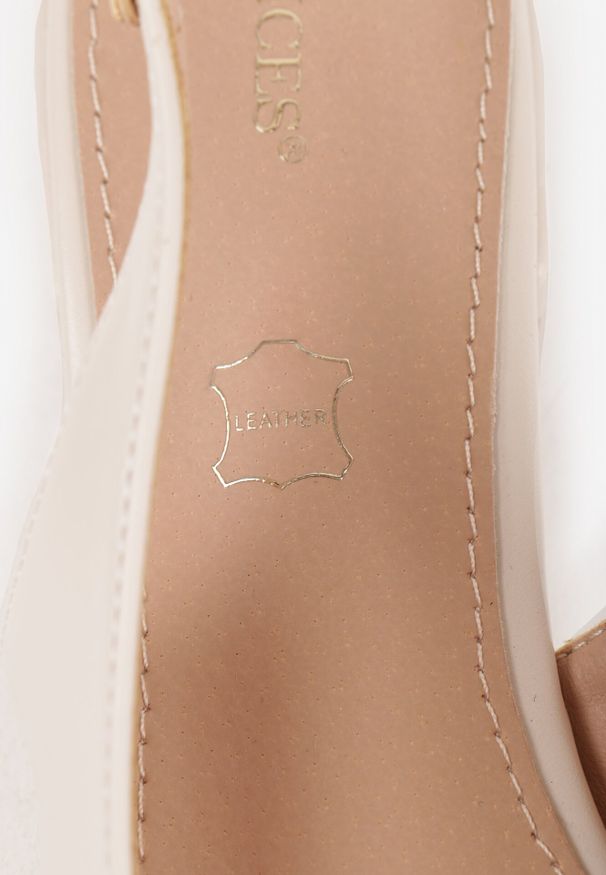 Born2be - Beżowe Sandały Vices ze Skórzaną Wkładką i Noskiem w Szpic Lisellia. Okazja: na co dzień, na spacer. Kolor: beżowy. Materiał: skóra. Wzór: kwiaty. Sezon: lato. Obcas: na obcasie. Styl: elegancki, klasyczny, casual. Wysokość obcasa: niski