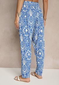 Renee - Niebieskie Wiskozowe Spodnie High Waist Zdobione Ornamentalnym Printem Jenavitha. Stan: podwyższony. Kolor: niebieski. Materiał: wiskoza. Wzór: aplikacja, nadruk. Sezon: lato, wiosna. Styl: klasyczny, elegancki #5