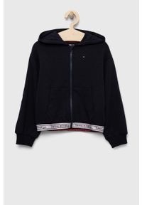 TOMMY HILFIGER - Tommy Hilfiger bluza dziecięca kolor granatowy z kapturem z aplikacją. Typ kołnierza: kaptur. Kolor: niebieski. Materiał: materiał. Wzór: aplikacja #1