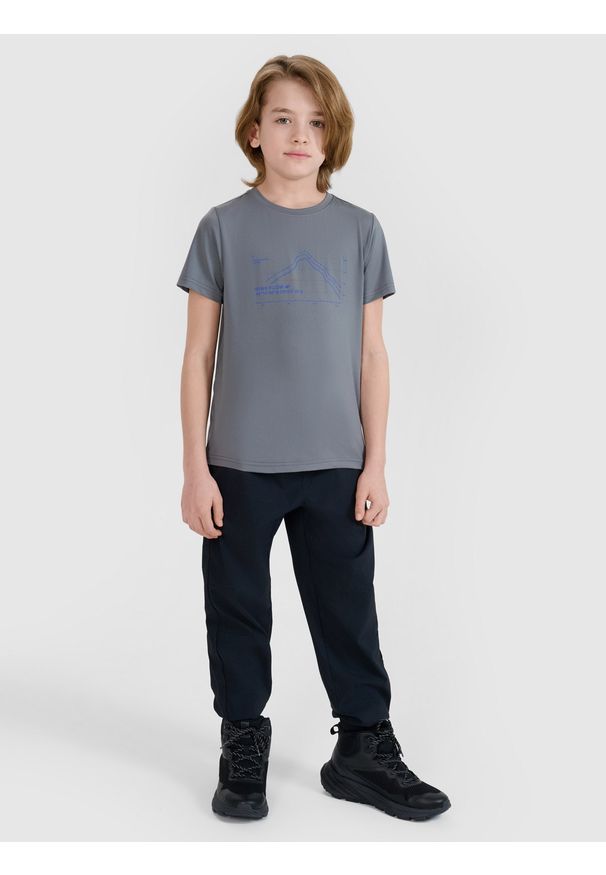 4f - 4F T-shirt trekkingowy szybkoschnący chłopięcy - szary 158/164 (12-14 lat). Kolor: szary. Materiał: dzianina, materiał, syntetyk, włókno, elastan. Wzór: gładki, ze splotem, nadruk, jednolity. Sezon: lato. Sport: turystyka piesza, fitness