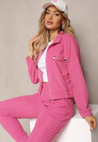Renee - Fuksjowy Komplet Dresowy w Prążki Bluza Kurtka Rozpinana z Kołnierzykiem i Spodnie Lisulla. Kolor: różowy. Materiał: dresówka. Wzór: prążki. Sport: turystyka piesza