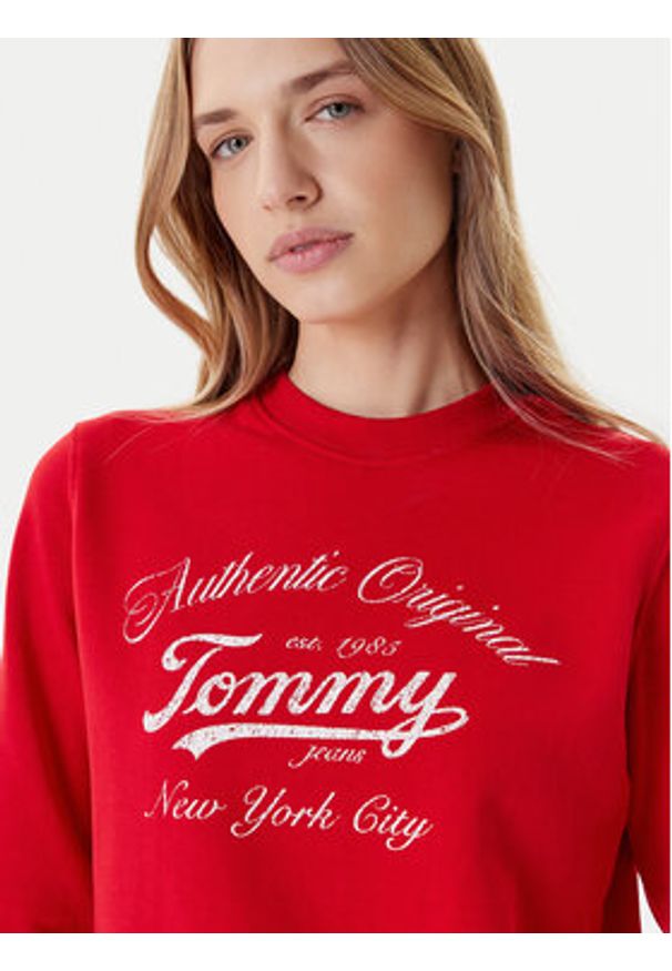 Tommy Jeans Bluza Essential DW0DW20942 Czerwony Regular Fit. Kolor: czerwony. Materiał: bawełna