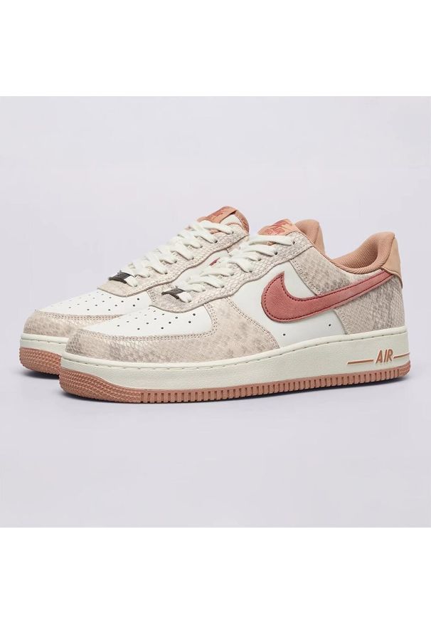 Buty Sportowe Męskie Nike Air Force 1 ’07 LV8. Okazja: na co dzień. Kolor: wielokolorowy. Materiał: skóra. Szerokość cholewki: normalna. Model: Nike Air Force