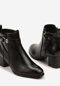 Born2be - Czarne Botki na Słupku z Metaliczną Aplikacją przy Cholewce Tulianis. Okazja: na co dzień. Kolor: czarny. Materiał: jeans. Szerokość cholewki: normalna. Wzór: aplikacja. Obcas: na słupku. Styl: casual, elegancki. Wysokość obcasa: średni #2