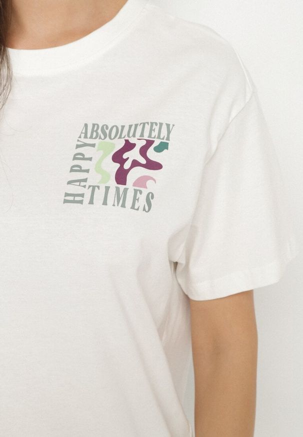 Born2be - Biały Bawełniany T-shirt Oversize Fillaria. Okazja: na co dzień. Kolor: biały. Materiał: bawełna. Wzór: aplikacja. Styl: klasyczny, casual