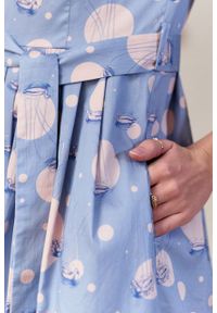 Marie Zélie - Sukienka Elina Anates błękitna. Kolor: niebieski. Materiał: bawełna, satyna, materiał. Długość rękawa: krótki rękaw. Typ sukienki: rozkloszowane. Styl: klasyczny #3