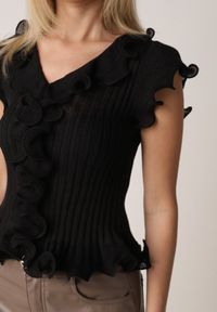 Born2be - Czarna Prążkowana Bluzka z Wiskozą Ozdobiona Falbanami Delestra. Okazja: na co dzień, na spotkanie biznesowe. Kolor: czarny. Materiał: prążkowany, wiskoza. Wzór: aplikacja. Styl: casual, biznesowy, elegancki #7