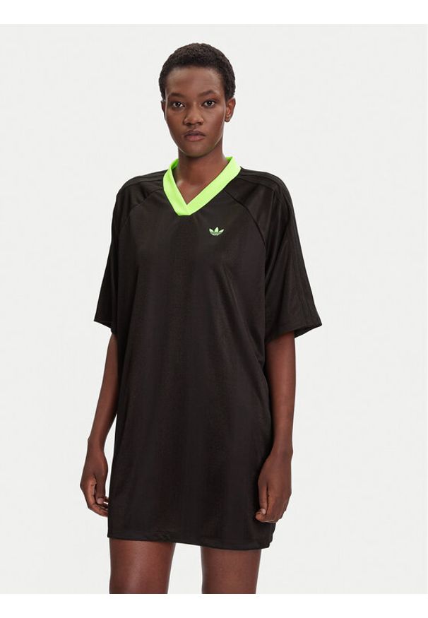 Adidas - adidas Sukienka codzienna adicolor Football Jacquard KB8152 Czarny Oversize. Okazja: na co dzień. Kolor: czarny. Materiał: syntetyk. Typ sukienki: oversize, proste. Styl: casual