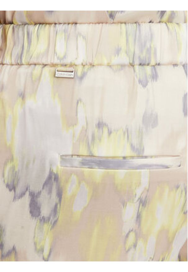 Calvin Klein Spodnie materiałowe K20K208425 Kolorowy Regular Fit. Materiał: syntetyk. Wzór: kolorowy