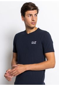 Koszulka męska EA7 Emporio Armani (8NPT53 PJM5Z 1578). Typ kołnierza: dekolt w kształcie V. Kolor: niebieski. Materiał: jeans, bawełna, dresówka. Wzór: jednolity #4