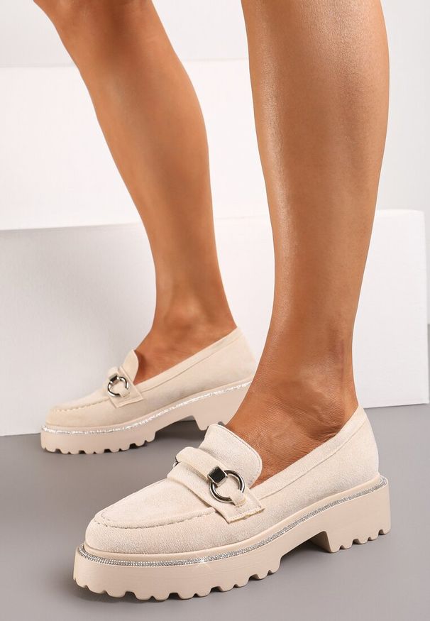 Born2be - Beżowe Mokasyny na Grubej Podeszwie z Paskiem z Cyrkonii i Klamrą Planktis. Zapięcie: klamry. Kolor: beżowy. Materiał: jeans. Styl: elegancki