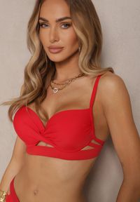 Renee - Czerwone Bikini z Ozdobnymi Wycięciami Wiązany Biustonosz i Majtki Figi Kinessa. Kolor: czerwony. Wzór: ażurowy