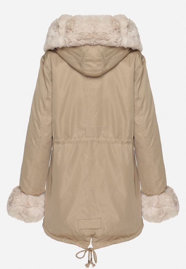 Born2be - Beżowa Kurtka Parka z Kapturem i Odpinanymi Futerkowymi Wstawkami Ściągana w Pasie Savanella. Okazja: na co dzień. Typ kołnierza: kaptur. Kolekcja: plus size. Kolor: beżowy. Materiał: dzianina, jeans. Styl: klasyczny, casual