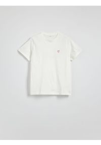 Reserved - T-shirt regular z drobnym haftem - złamana biel. Materiał: bawełna, dzianina. Wzór: haft