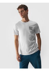 4f - T-shirt z bawełny organicznej z nadrukiem męski - biały. Okazja: na co dzień. Kolor: biały. Materiał: bawełna. Długość rękawa: krótki rękaw. Długość: krótkie. Wzór: nadruk. Styl: casual, sportowy #2