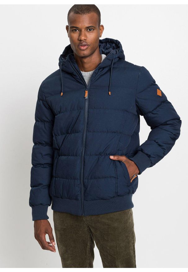 bonprix - Pikowana bomberka ocieplana. Typ kołnierza: kaptur. Kolor: niebieski