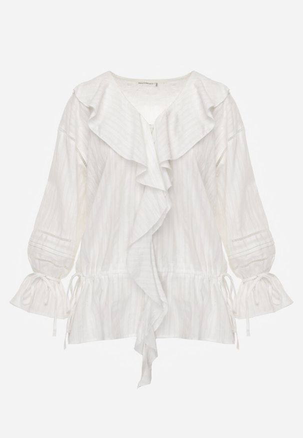 Renee - Biała Eteryczna Bluzka z Bawełny Zdobiona Falbankami i Ściągaczem w Pasie Cezarelle. Okazja: na randkę. Typ kołnierza: kołnierz z falbankami. Kolor: biały. Materiał: bawełna. Wzór: aplikacja