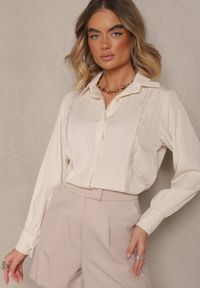 Renee - Beżowa Koszula z Wiskozą Ozdobiona Koronką Tenamara. Okazja: na co dzień. Kolor: beżowy. Materiał: koronka, wiskoza. Wzór: koronka, aplikacja. Styl: klasyczny, casual, elegancki