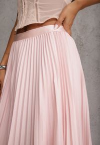 Renee - Różowa Spódnica High Waist Zdobiona Drobnym Plisowaniem Aniope. Okazja: na co dzień. Stan: podwyższony. Kolor: różowy. Wzór: aplikacja. Styl: elegancki, casual #4