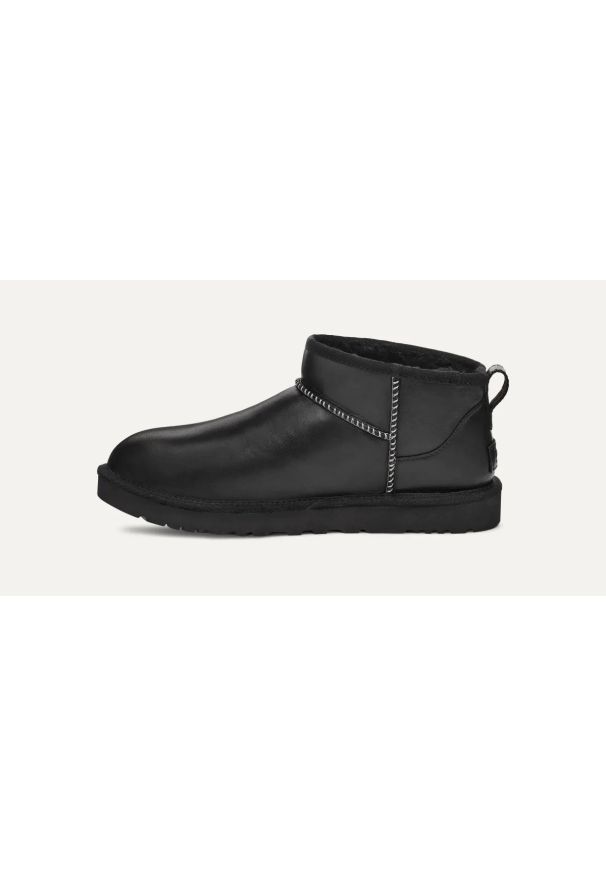 Ugg - Śniegowce męskie UGG Classic Ultra Mini Leather Regenerate Boot. Okazja: na plażę. Kolor: czarny. Materiał: materiał. Sezon: zima, jesień, lato. Styl: młodzieżowy
