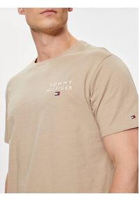 TOMMY HILFIGER - Tommy Hilfiger T-Shirt Logo UM0UM02916 Beżowy Regular Fit. Kolor: beżowy. Materiał: bawełna #5