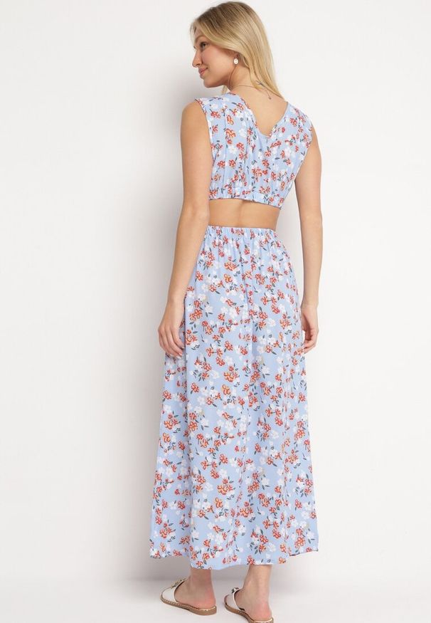 Born2be - Niebieski Dwuczęściowy Komplet w Kwiaty Top na Ramiączkach Spódnica z Gumką w Pasie Dimantia. Kolor: niebieski. Materiał: wiskoza, materiał. Wzór: kwiaty