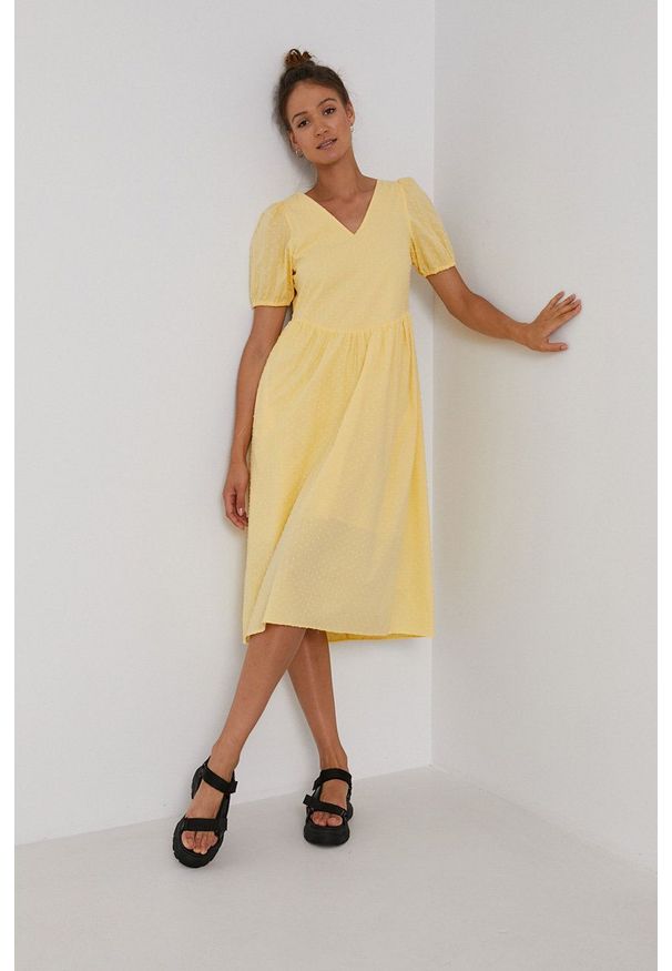 Y.A.S - Sukienka bawełniana. Kolor: żółty. Materiał: bawełna. Długość rękawa: krótki rękaw. Typ sukienki: oversize. Długość: midi