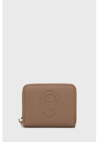 Trussardi Jeans - Trussardi portfel damski kolor brązowy. Kolor: brązowy. Materiał: materiał. Wzór: gładki