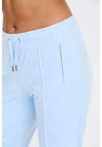 Juicy Couture - JUICY COUTURE Błękitne spodnie Tina Track Pants. Kolor: niebieski. Materiał: dresówka #3