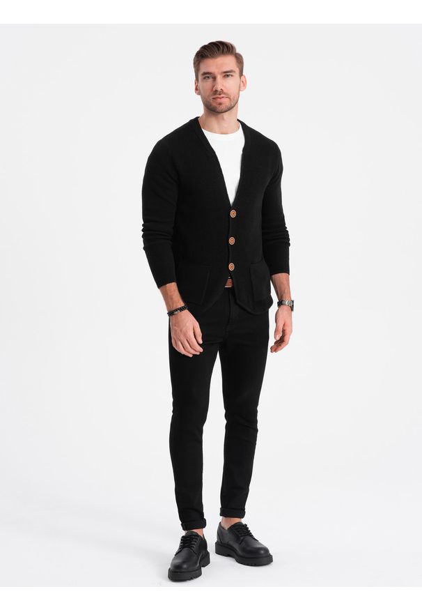 Ombre Clothing - Dzianinowy kardigan męski z kieszeniami i ozdobnymi guzikami – czarny V1 - Rozmiar: L. Okazja: na co dzień. Kolor: czarny. Materiał: dzianina. Wzór: aplikacja. Styl: elegancki, casual