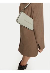 Calvin Klein Jeans Torebka Sculpted Shoulder Pouch25 Mono K60K610679 Beżowy. Kolor: beżowy. Materiał: skórzane #3
