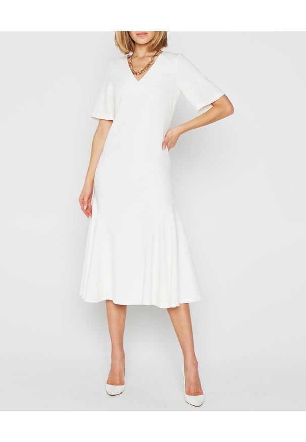 MARLU - Biała sukienka Ingrid. Okazja: do pracy. Kolor: biały. Materiał: wiskoza, elastan, materiał. Wzór: gładki. Typ sukienki: proste, rozkloszowane. Długość: midi