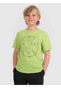 4f - 4F T-shirt regular z nadrukiem chłopięcy - zielony 146 (10-11 lat). Okazja: na co dzień. Kolor: zielony. Materiał: jersey, bawełna, materiał. Długość rękawa: krótki rękaw. Długość: krótkie. Wzór: nadruk. Sezon: lato. Styl: casual, klasyczny, sportowy #1