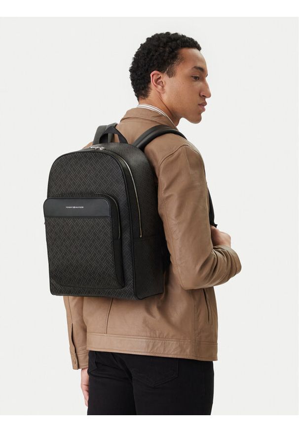 TOMMY HILFIGER - Tommy Hilfiger Plecak Th Flag Monogram Backpack AM0AM14137 Czarny. Kolor: czarny. Materiał: skóra