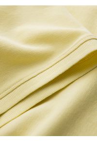 Ombre Clothing - Jednokolorowa koszulka polo męska BASIC z dzianiny pique - żółta V15. Okazja: na co dzień. Typ kołnierza: polo. Kolor: żółty. Materiał: dzianina. Wzór: haft, aplikacja, jednolity. Styl: sportowy, wizytowy, casual #3