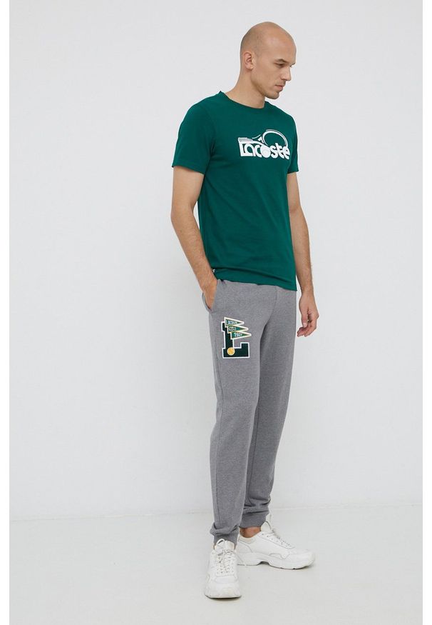 Lacoste - Spodnie bawełniane. Kolor: szary. Materiał: bawełna. Wzór: aplikacja