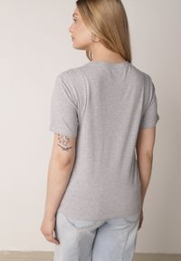 Born2be - Szary T-shirt z Bawełny z Dłuższym Tyłem i Rozcięciami po Bokach Cordalea. Okazja: na co dzień. Kolor: szary. Materiał: bawełna. Długość: długie. Styl: casual, elegancki #5