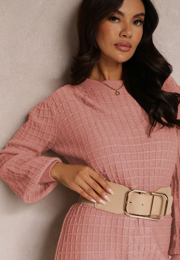Renee - Ciemnoróżowa Sukienka Dzianinowa Wełniana z Alpaki Vishi. Kolor: różowy. Materiał: dzianina, wełna. Wzór: aplikacja. Długość: mini