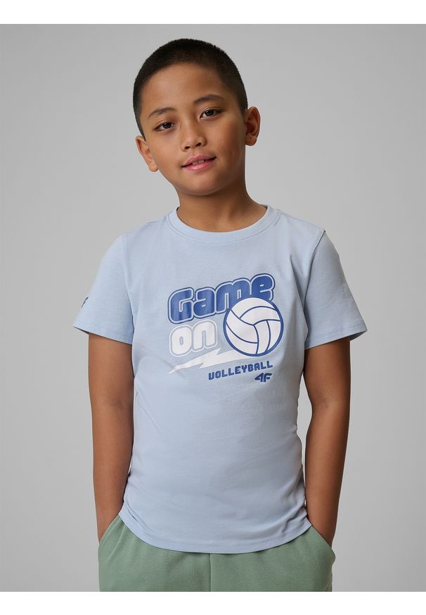 4f - 4F T-shirt regular z nadrukiem chłopięcy - niebieski 158 (12-13 lat). Okazja: na uczelnię, na co dzień. Kolor: niebieski. Materiał: materiał, bawełna, skóra, dzianina. Wzór: nadruk. Sezon: lato. Styl: casual